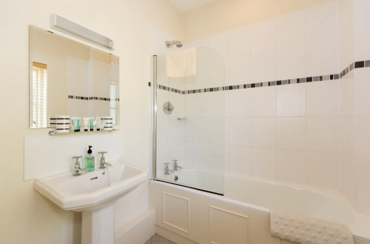 Bathroom, Alice Cottage, Nene Valley Holiday Cottages, Northamptonshire Bathroom